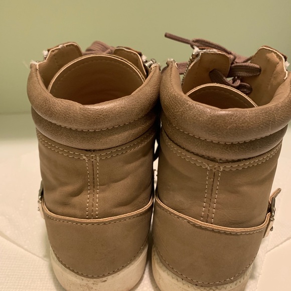 Shoes - Picture 3 of 8